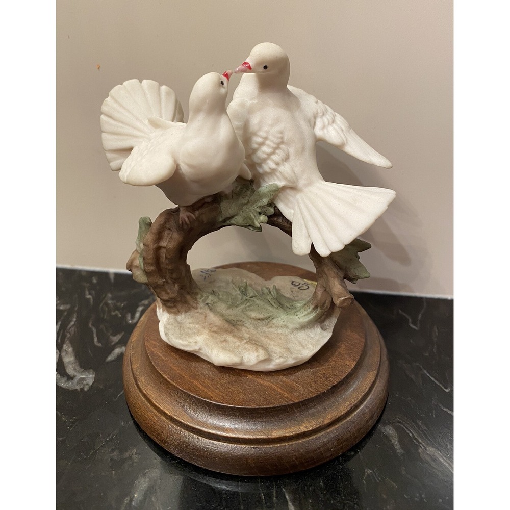 Giuseppe Armani small two white kissing doves with wood base
